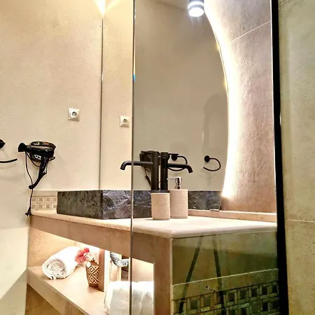 Golden Center מלון דירות 4*