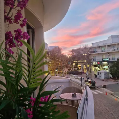 Golden Center מלון דירות