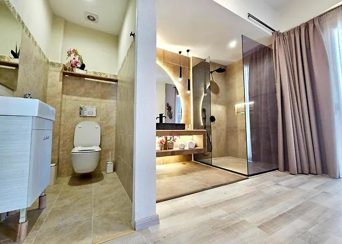 Golden Center Apartahotel