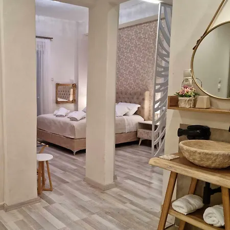Ξενοδοχείο με διαμερίσματα Golden Center 4*