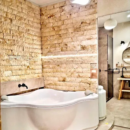 Ξενοδοχείο με διαμερίσματα Golden Center 4*
