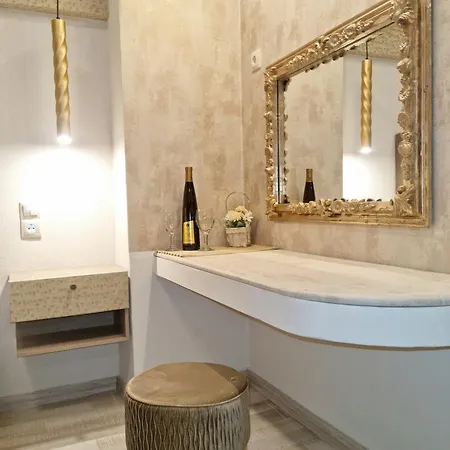 Golden Center 公寓式酒店 4*