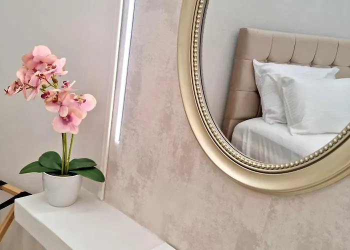 Golden Center Rhodes City