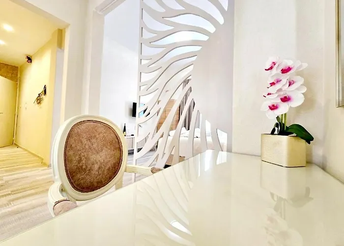 Golden Center Aparthotel 4*